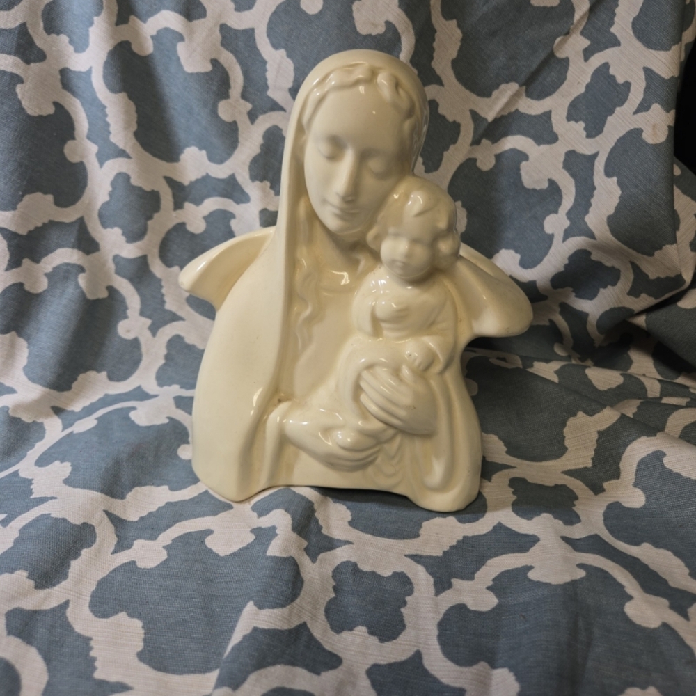 Mary, Blessed virgin , Madonna  ceramic planter adoration catholic religious